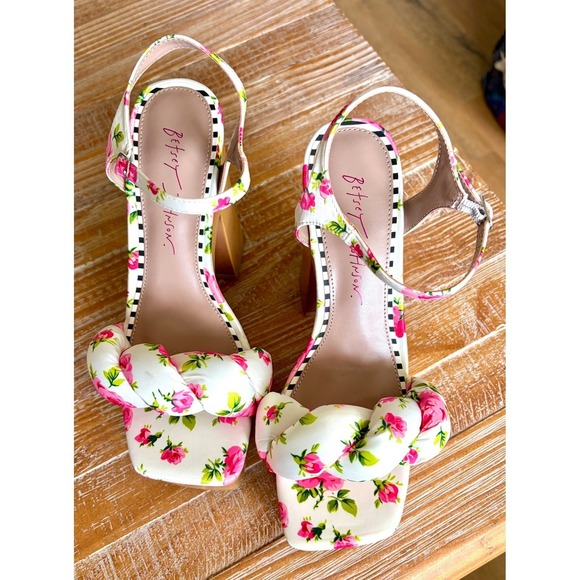 Betsey Johnson Mandee Platform Heels 6.5 Floral Coquette Chunky Sandal Pink Rose - Picture 2 of 7